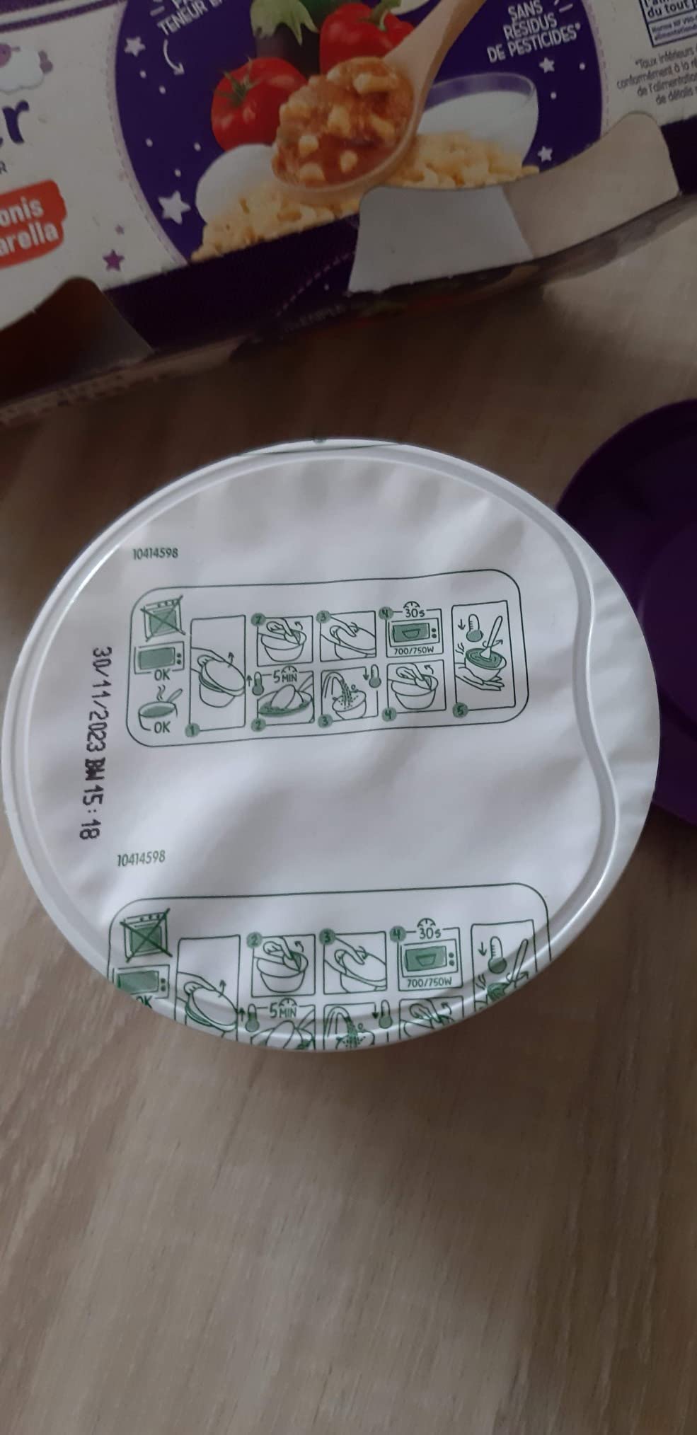 Papy les goûte avant de servir